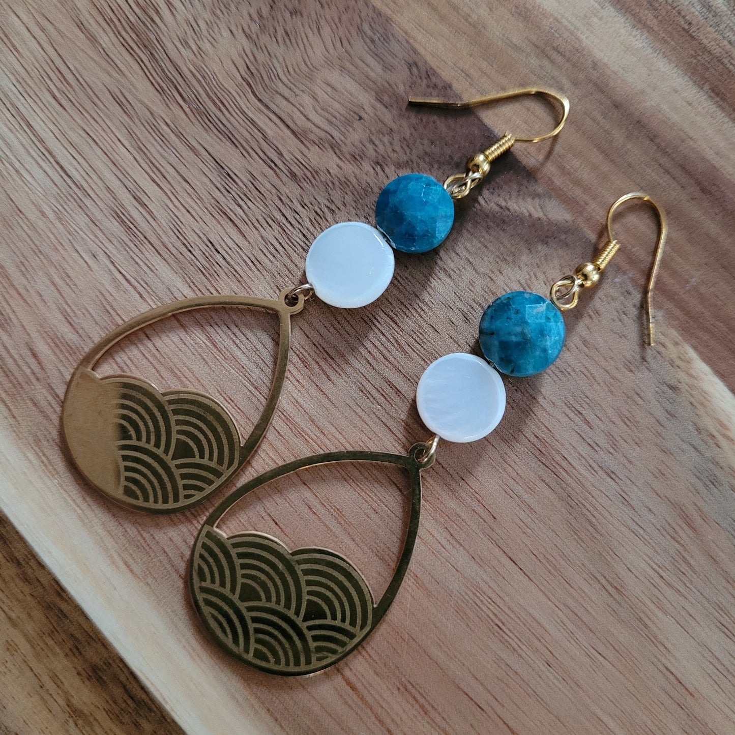 Blue Apatite Mother of Pearl Jewelry Set