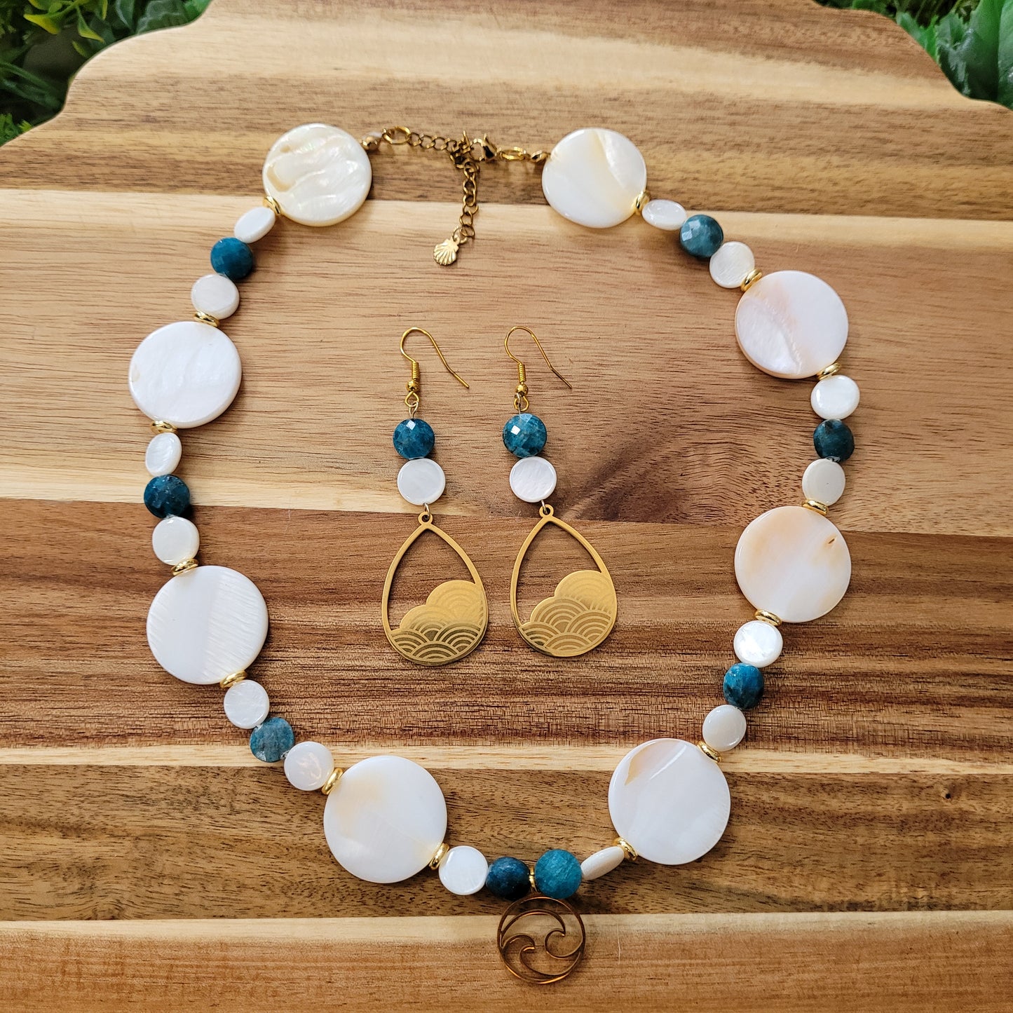 Blue Apatite Mother of Pearl Jewelry Set