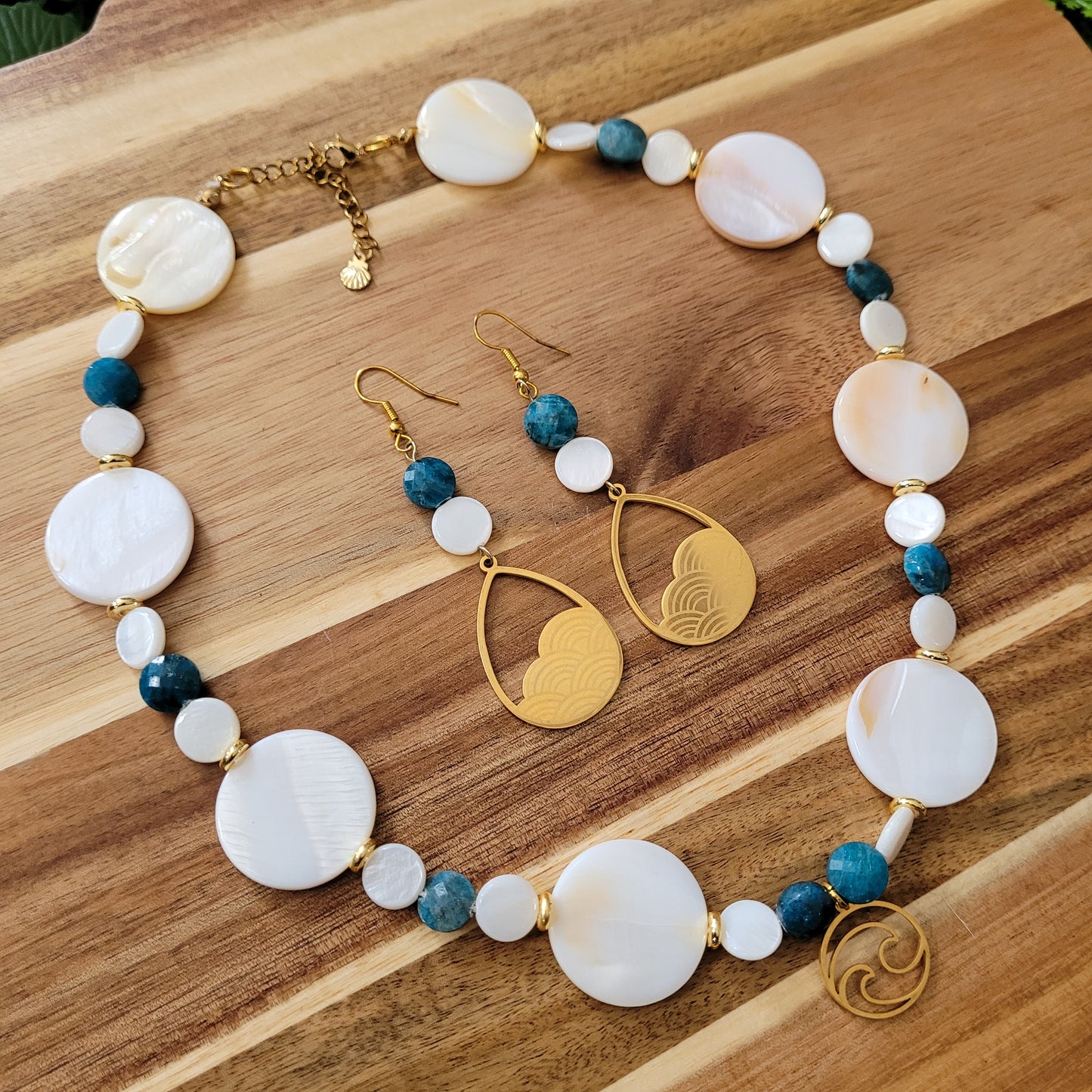 Blue Apatite Mother of Pearl Jewelry Set