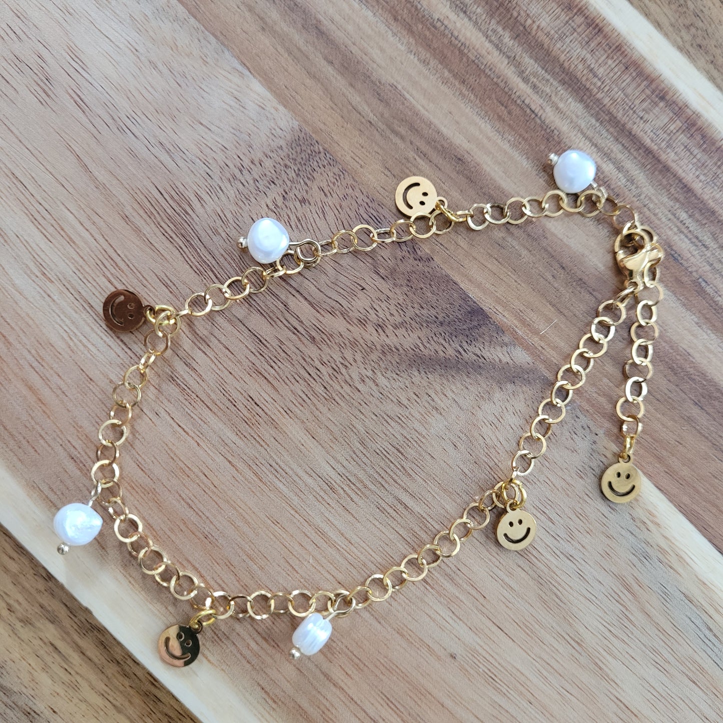 Pearl Smiley Face Anklet